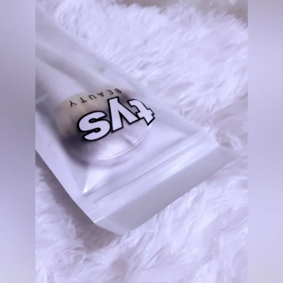 TYS Beauty Treat Yourself Brush Set – 2 Piece | New in Package - Picture 3 of 4